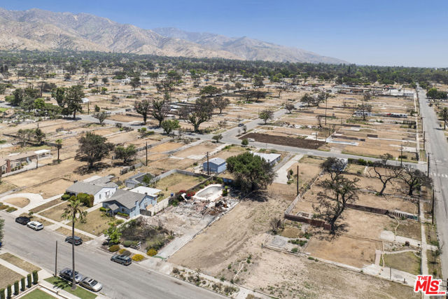 2724 Glen Avenue, Altadena CA: https://media.crmls.org/mediaz/b6bf4f2b-50a2-4c1d-a117-e03956891cc9.jpg