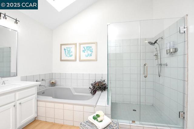 959 Redwood Dr, Danville CA: https://media.crmls.org/mediaz/b6bff4de-a16d-4e07-b29e-a5616d0cf641.jpg