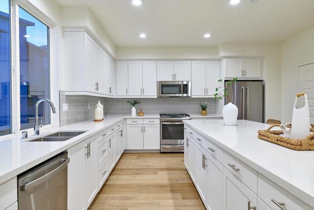 6140 Colt Place, Carlsbad CA: https://media.crmls.org/mediaz/b6bffe52-460a-429b-82c7-9a71ed52f198.jpg