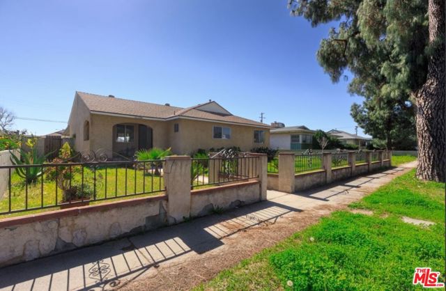 16130 Devonshire Street, Granada Hills CA: https://media.crmls.org/mediaz/b6c00d0a-57ef-42ab-81e8-413d14cf964a.jpg