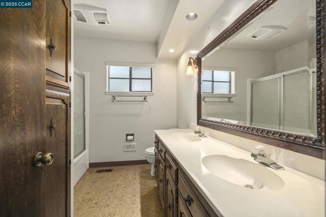801 Laurel Ct, Rodeo CA: https://media.crmls.org/mediaz/b6c0acf5-5a77-40bb-bc1b-1a1ded25fe69.jpg