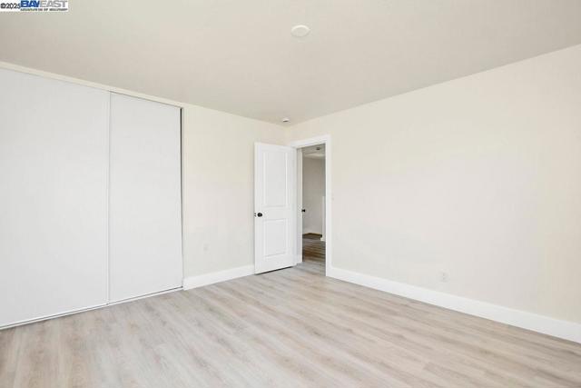 3251 Hyde St, Oakland CA: https://media.crmls.org/mediaz/b6c16152-3dc1-4ec4-8b10-c89efc02412a.jpg