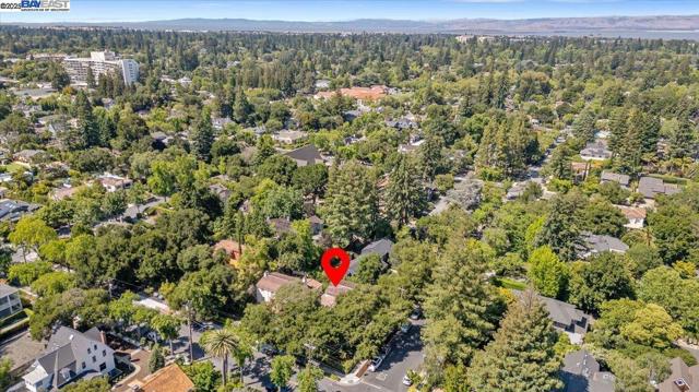 405 Kingsley Ave, Palo Alto CA: https://media.crmls.org/mediaz/b6c1d87a-bc5b-4f46-8ec4-97aad4f46f0b.jpg