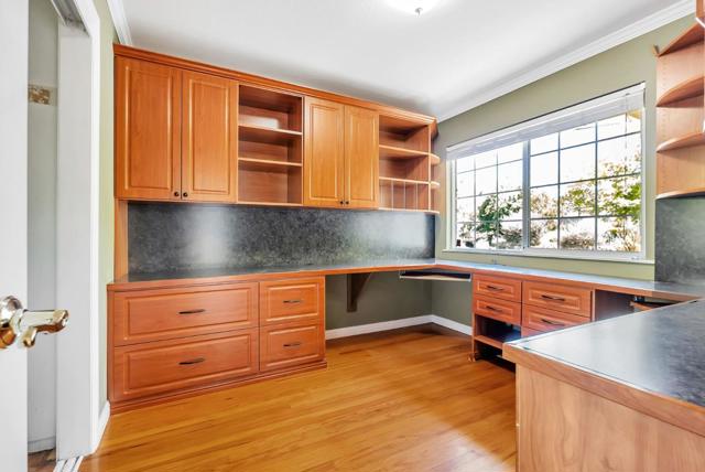 17 Muth Drive, Orinda CA: https://media.crmls.org/mediaz/b6c21eaa-5ceb-4e65-bb3f-1c332f631923.jpg