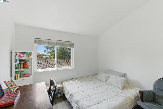 6198 Civic Terrace Ave, Newark CA: https://media.crmls.org/mediaz/b6c22c3b-ec1d-4fa5-a4df-b7f51c3c0b69.jpg