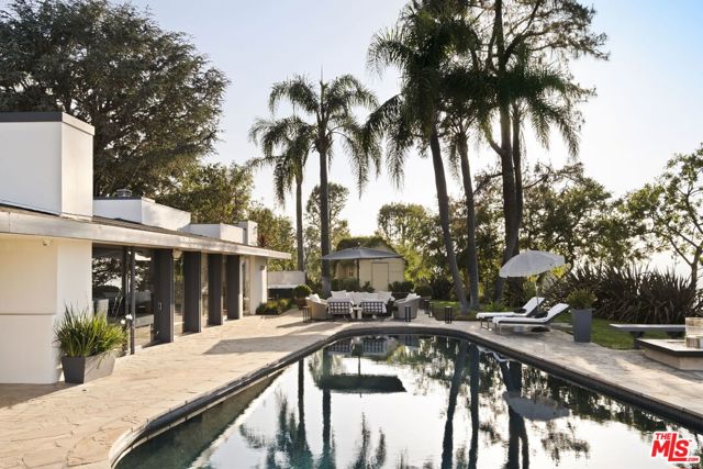 11531 Amanda Drive, Studio City CA: https://media.crmls.org/mediaz/b6c29573-fdec-4620-b124-e2a5c9320605.jpg