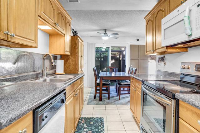 Detail Gallery Image 9 of 45 For 9908 Caminito Bolsa, San Diego,  CA 92129 - 3 Beds | 1/1 Baths