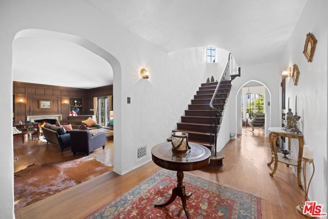 3806 Carnavon Way, Los Angeles CA: https://media.crmls.org/mediaz/b6c2f685-5332-4aa9-9ac6-f991006bd04b.jpg