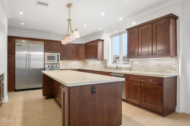 Detail Gallery Image 17 of 45 For 11961 Darlington Ave #3,  Los Angeles,  CA 90049 - 4 Beds | 3 Baths