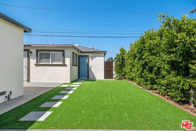 4401 W 58th Place, Los Angeles CA: https://media.crmls.org/mediaz/b6c31580-22a4-4178-95fc-e6c1705e1f06.jpg