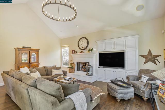Image 10 of 49 For 526 Justin Morgan Dr