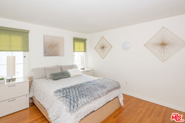 263 Lamont Drive, Los Angeles CA: https://media.crmls.org/mediaz/b6c33b5c-82e5-444a-a3b9-ba5d248bdb45.jpg