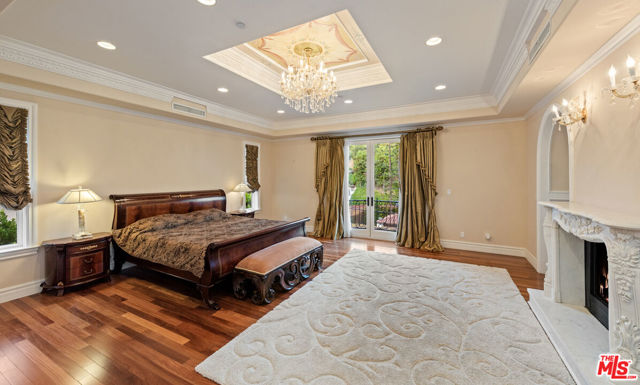 1455 Robmar Drive, Beverly Hills CA: https://media.crmls.org/mediaz/b6c34527-f8d6-4cd8-95ae-eb9955a7b8b8.jpg