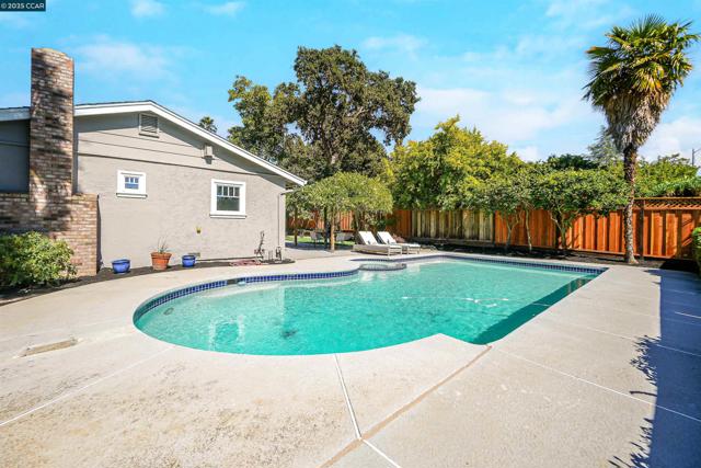 2501 Biscay Way, Walnut Creek CA: https://media.crmls.org/mediaz/b6c3b107-fc59-40b9-ab1c-f123850ae3c9.jpg