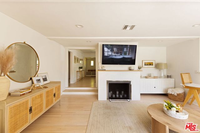 13128 Hartsook Street, Sherman Oaks CA: https://media.crmls.org/mediaz/b6c3e529-ec5b-4f57-8275-c9a55f89e5fd.jpg