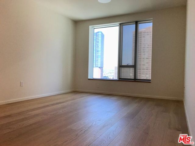 889 Francisco Street, Los Angeles CA: https://media.crmls.org/mediaz/b6c47639-bfa9-457a-ade8-cef2e7f718ef.jpg