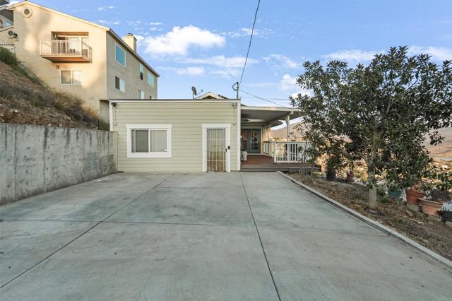 Detail Gallery Image 30 of 51 For 1421 Maria Ave, Spring Valley,  CA 91977 - 5 Beds | 4 Baths