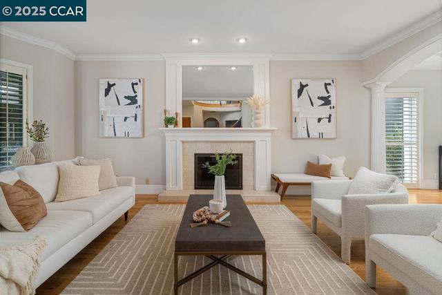260 Edinburgh Cir, Danville CA: https://media.crmls.org/mediaz/b6c4bb2e-7157-498a-a267-41ce1b902f52.jpg