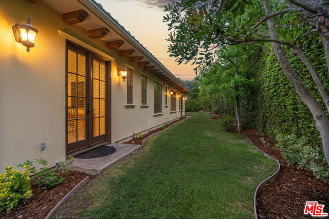 3697 Benedict Canyon Lane, Sherman Oaks CA: https://media.crmls.org/mediaz/b6c5d48f-8161-48cf-8f47-f6143063cdb6.jpg