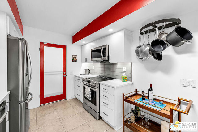 2380 S Skyview Drive, Palm Springs CA: https://media.crmls.org/mediaz/b6c619f2-192e-4b35-9bd5-74097d94f417.jpg