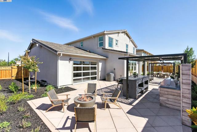 1685 Arione Street, Brentwood CA: https://media.crmls.org/mediaz/b6c726eb-e159-4da7-9fcf-9ebfafd762d7.jpg