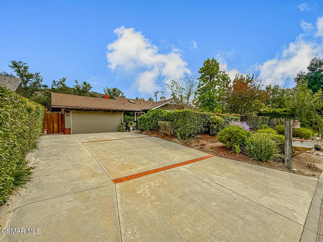1888 El Monte Drive, Thousand Oaks CA: https://media.crmls.org/mediaz/b6c735a2-0959-43f8-ad00-332ab9c211cc.jpg