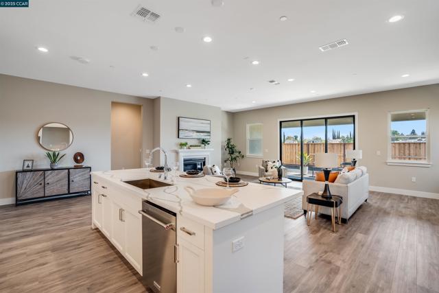 3161 Echo Way, Tracy CA: https://media.crmls.org/mediaz/b6c764cf-4406-4a80-a130-5b21bb0e947d.jpg