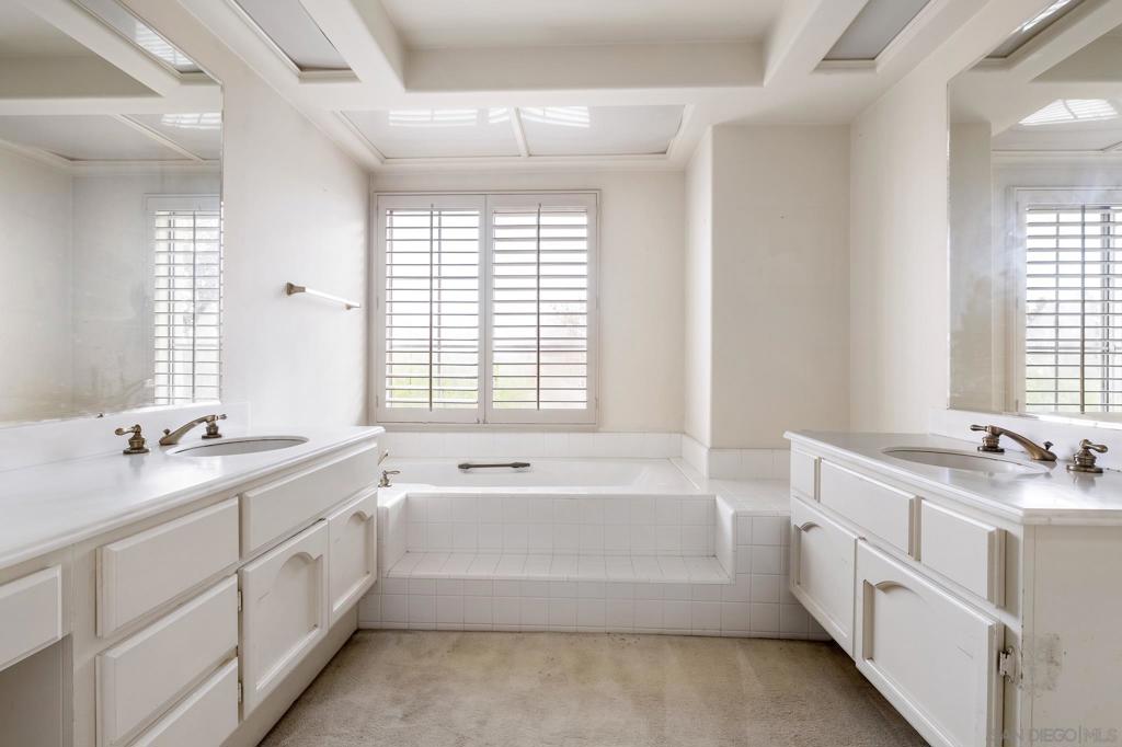 MLS #250044118SD image #22