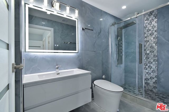 12112 Woodley Avenue, Granada Hills CA: https://media.crmls.org/mediaz/b6c78820-4342-499f-afab-fd0cda13af1f.jpg