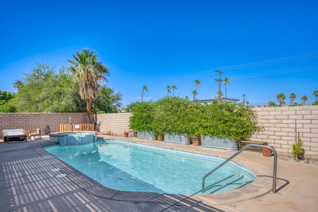 2312 Shannon Way, Palm Springs CA: https://media.crmls.org/mediaz/b6c7ef4f-0c4e-4799-8c4b-515f8c23aae9.jpg