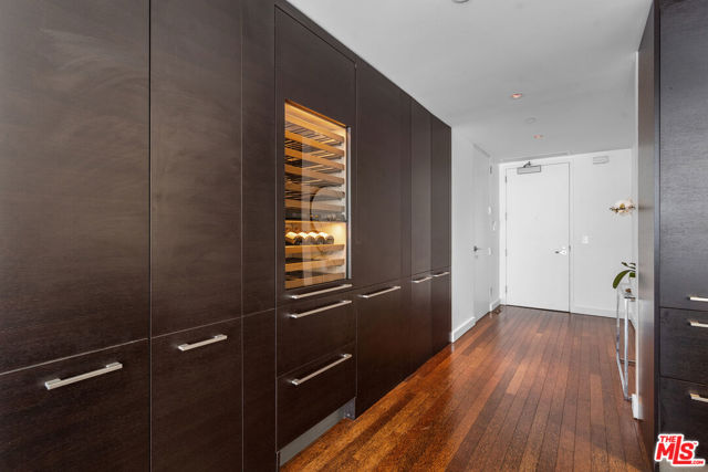 6250 Hollywood Boulevard, Los Angeles CA: https://media.crmls.org/mediaz/b6c8233c-340e-4079-b4ba-b1fc005aca79.jpg