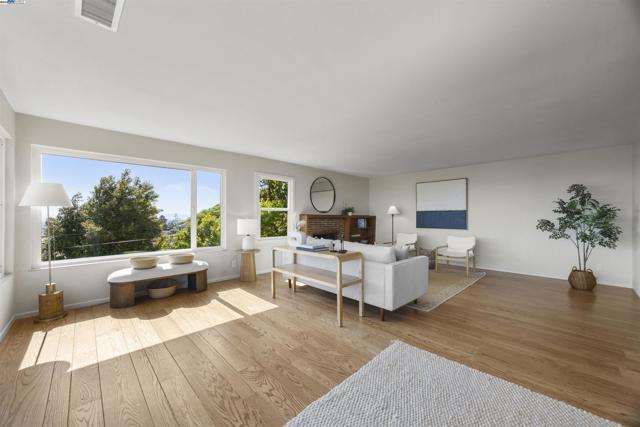 1748 Wesley Ave, El Cerrito CA: https://media.crmls.org/mediaz/b6c823f3-ce50-4ee7-b41e-78cc6d4f6763.jpg