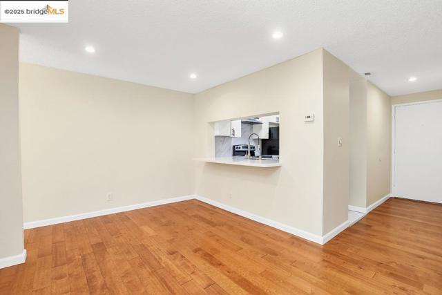 24159 Dover Ln, Hayward CA: https://media.crmls.org/mediaz/b6c83326-1f8c-4457-8437-76e8ee22e1f0.jpg
