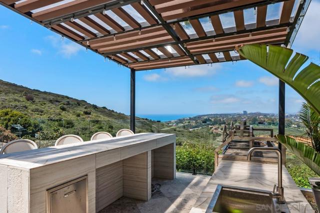 6675 Caminito Lindrick, La Jolla CA: https://media.crmls.org/mediaz/b6c8478d-c129-463c-90c6-14f3f8973e83.jpg