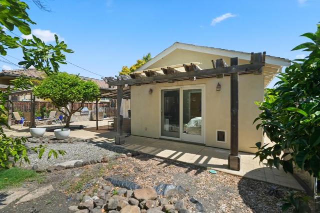 3172 Morris Drive, Palo Alto CA: https://media.crmls.org/mediaz/b6c87cce-5276-4a81-bfd1-6661d0d184f1.jpg