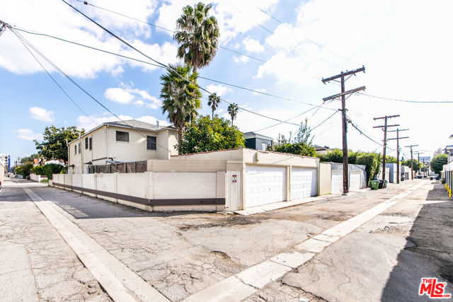 139 N Harper Avenue, Los Angeles CA: https://media.crmls.org/mediaz/b6c8eeb6-174a-4354-b190-8f26e5edf679.jpg