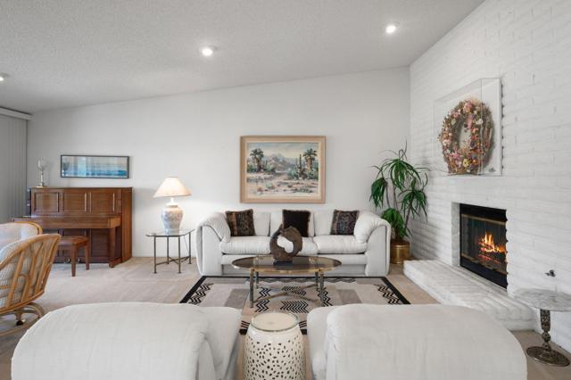 38 Conejo Circle, Palm Desert CA: https://media.crmls.org/mediaz/b6c98b8c-9fc0-4216-8e8c-833b00db95be.jpg