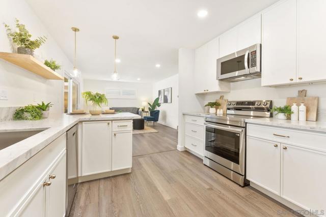 4527 Chinook Court, San Diego CA: https://media.crmls.org/mediaz/b6c98d25-4259-4eb0-be52-708fc95a2ebe.jpg