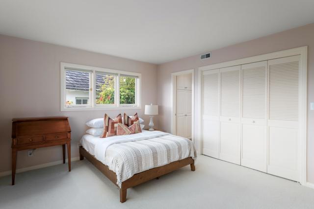 6018 Folsom Drive, La Jolla CA: https://media.crmls.org/mediaz/b6c9bfd3-65b6-4051-bfed-7f435f11daf8.jpg