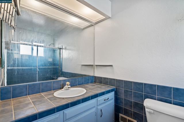 2924 N Francisco Way, Antioch CA: https://media.crmls.org/mediaz/b6c9faa5-87bc-4b34-a5e9-86a459d58d8b.jpg