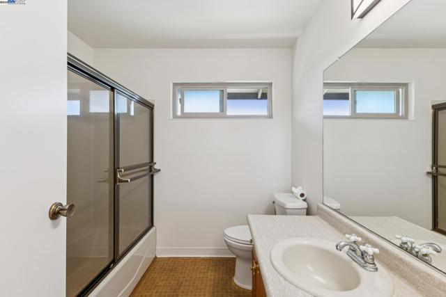 4190 Sharab Ct, Pleasanton CA: https://media.crmls.org/mediaz/b6ca2e83-9e52-4440-8192-023de5df3ce7.jpg