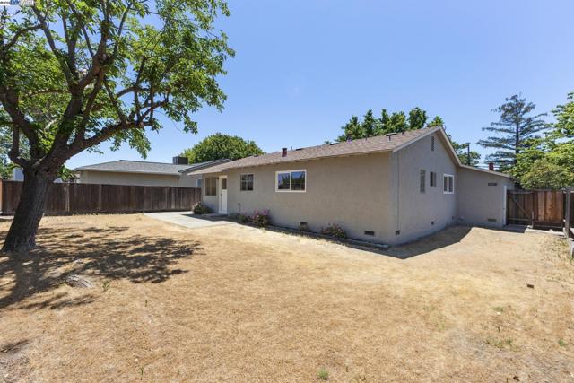 916 El Caminito, Livermore CA: https://media.crmls.org/mediaz/b6ca4ea4-04d9-4faa-b0bf-c9900a23ed31.jpg
