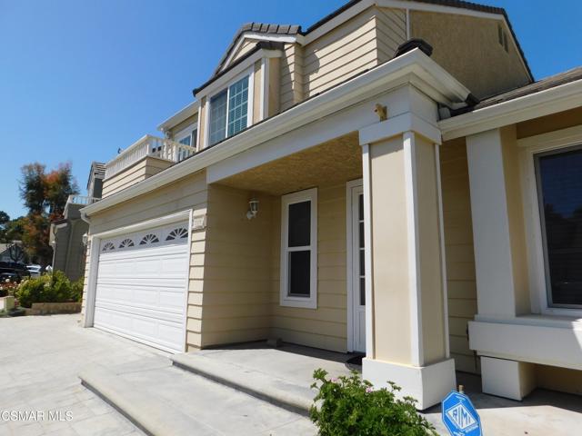 559 Stoney Peak Court, Simi Valley CA: https://media.crmls.org/mediaz/b6ca6bc8-b61d-422c-a331-29c3e4be8364.jpg