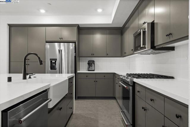5483 Melissa Ln, Dublin CA: https://media.crmls.org/mediaz/b6cb823a-634e-49db-b38d-3f98ba65e67d.jpg