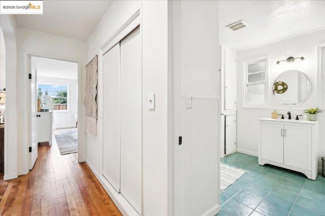 342 El Toyonal, Orinda CA: https://media.crmls.org/mediaz/b6cc0ae6-29d9-4418-9f4f-1d2af834382c.jpg