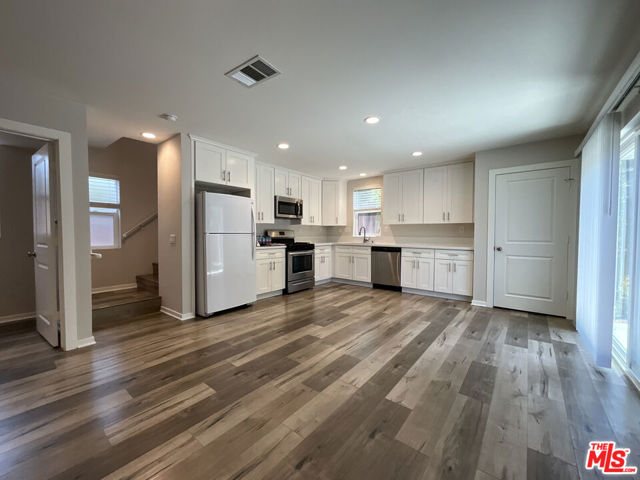 15031 15033 Hartland Street, Van Nuys CA: https://media.crmls.org/mediaz/b6cc6c60-abe5-43b0-912e-9ff3af1358b6.jpg