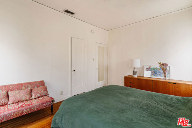 4426 Price Street, Los Angeles CA: https://media.crmls.org/mediaz/b6cc94a4-1016-4e6e-b075-0854b89504d7.jpg