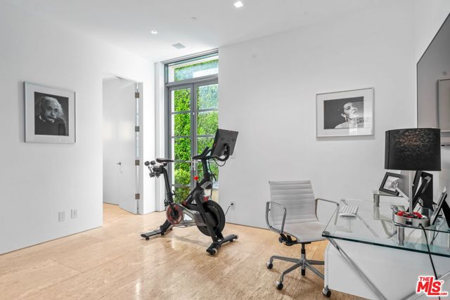623 Alma Real Drive, Pacific Palisades CA: https://media.crmls.org/mediaz/b6cccf09-b397-41ed-ae71-3dd9e0761818.jpg