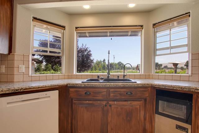 160 Tevis Trail, Hollister CA: https://media.crmls.org/mediaz/b6ccde0b-c2e4-4cb9-9ae5-ec89b0742275.jpg