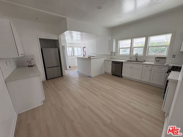 2320 W 25th Street, Los Angeles CA: https://media.crmls.org/mediaz/b6cce619-89b4-4a9b-a77d-450670bc3e39.jpg